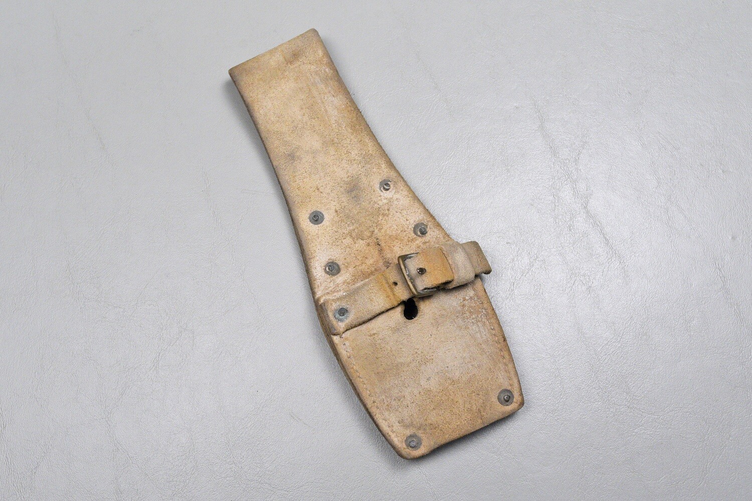 BRITISH VICTORIAN WHITE BUFF LEATHER BAYONET FROG - UNIT MARKED