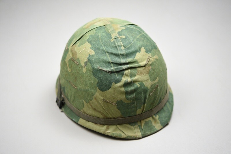VIETNAM U.S. M1 STEEL COMBAT HELMET w/EARLY MITCHELL CAMOUFLAGE COVER VIETNAM U.S. M1 STEEL COMBAT HELMET w/EARLY MITCHELL CAMOUFLAGE COVER