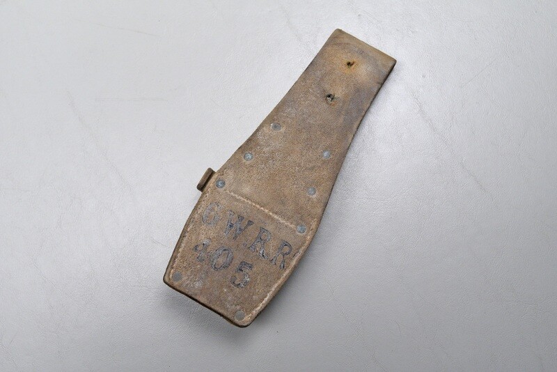 BRITISH VICTORIAN WHITE BUFF LEATHER BAYONET FROG - UNIT MARKED