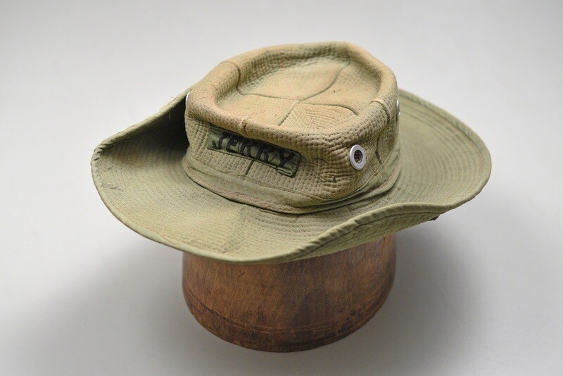 VIETNAM U.S. BUSH HAT w/INSIGNIA - VIETNAMESE MADE