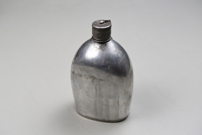 PRE-WWI M1910 SEAMLESS SPUN ALUMINUM CANTEEN w/CORRECT CUP, EAGLE SNAPS - NAMED