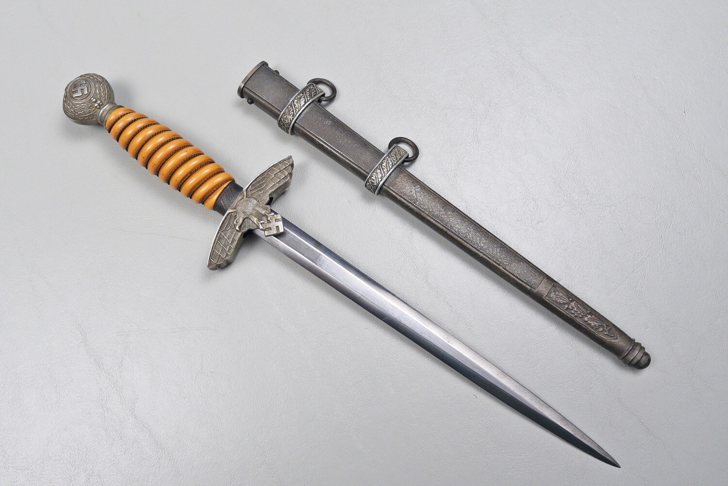 WWII GERMAN LUFTWAFFE 2nd MODEL OFFICER&#39;S DAGGER BY C. GUSTAV SPITZER - ORANGE GRIP
