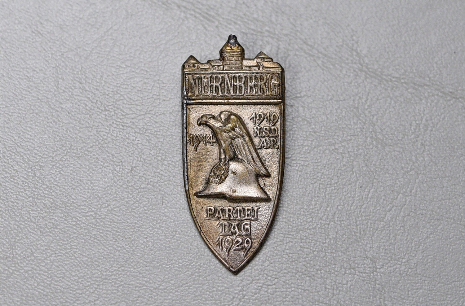 WWII GERMAN 1929 NURNBERG PARTY DAY BADGE BY FERDINAND HOFFSTÄTTER, BONN a. RHEIN