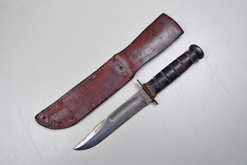 VIETNAM WAR ERA U.S. MARINE CORPS KA-BAR KNIFE & SCABBARD