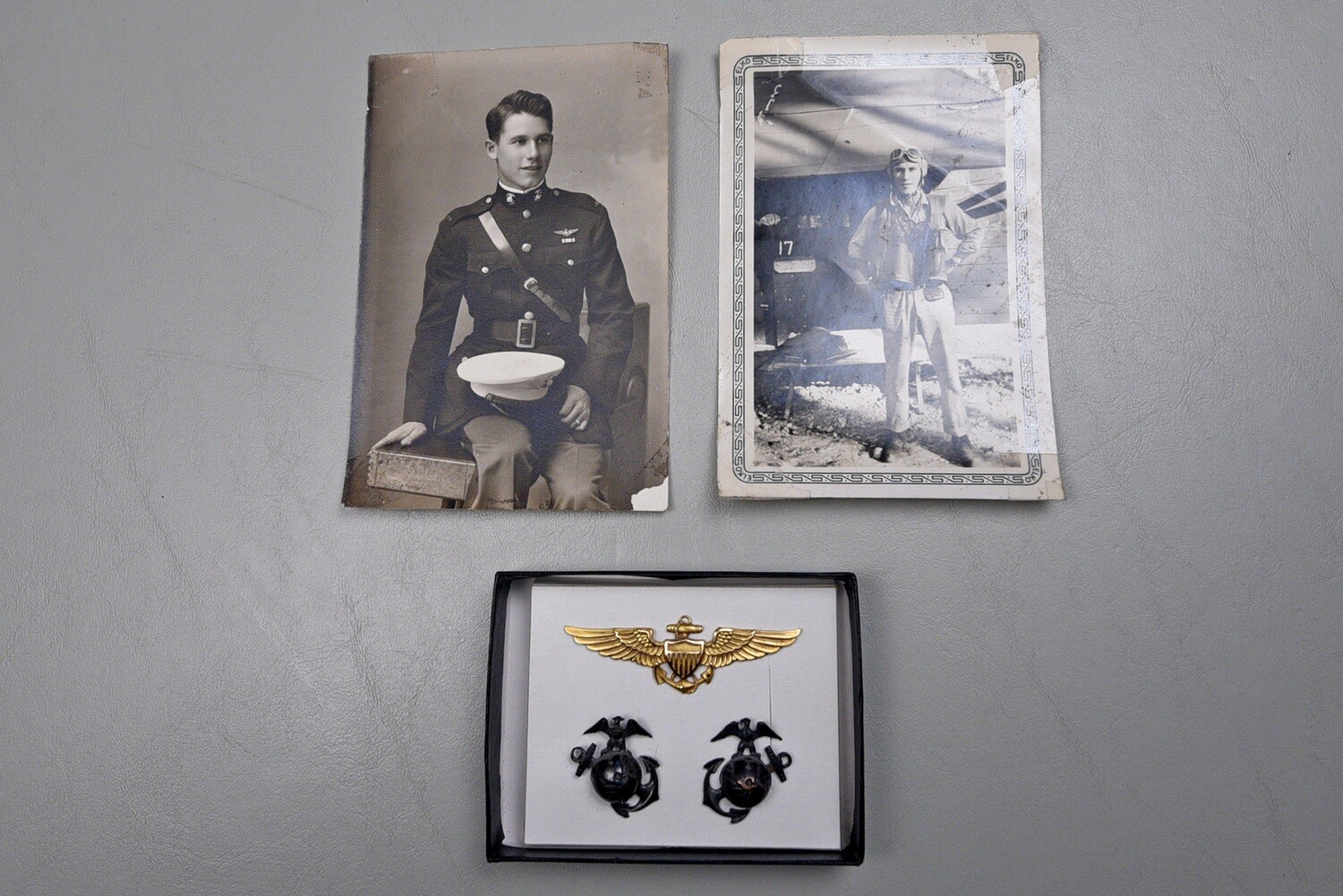WWII U.S. MARINE CORPS PILOT&#39;S WING, PHOTO, &amp; INSIGNIA GROUP - IDENTIFIED