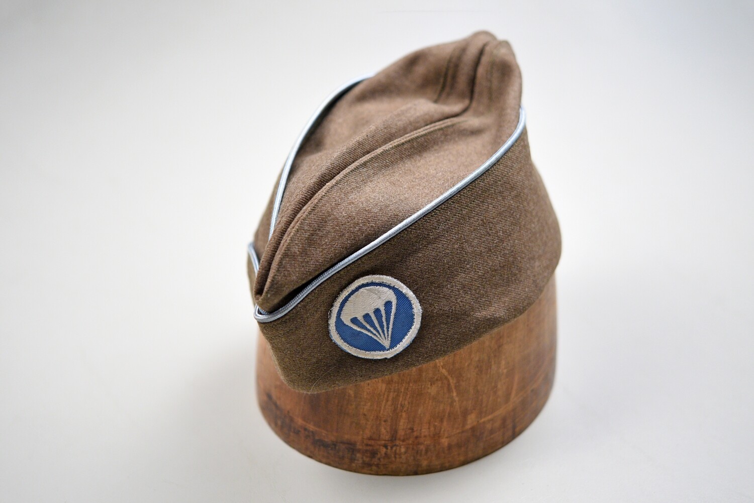 WWII U.S. AIRBORNE PARACHUTE INFANTRY ENLISTED OVERSEAS CAP - OD BROWN WOOL
