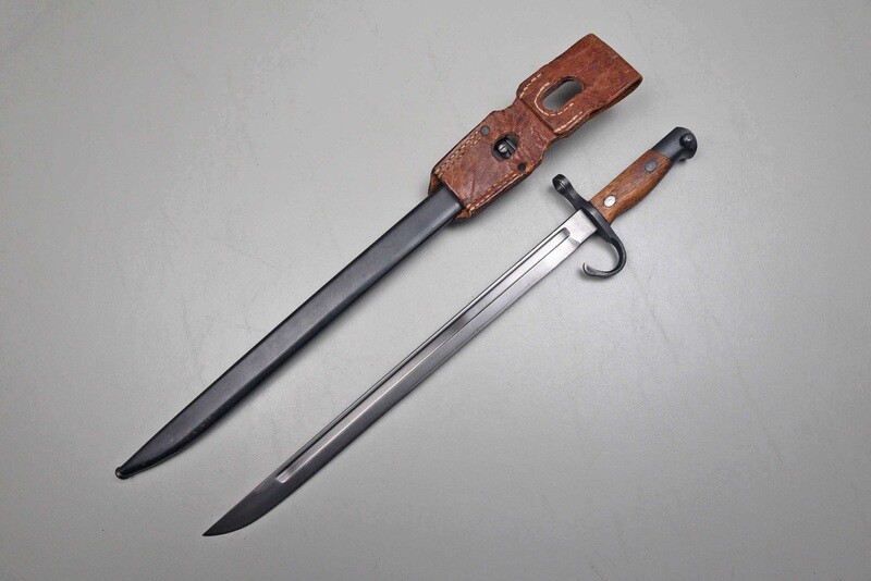 WWII JAPANESE TYPE 30 BAYONET w/SCABBARD & LEATHER FROG