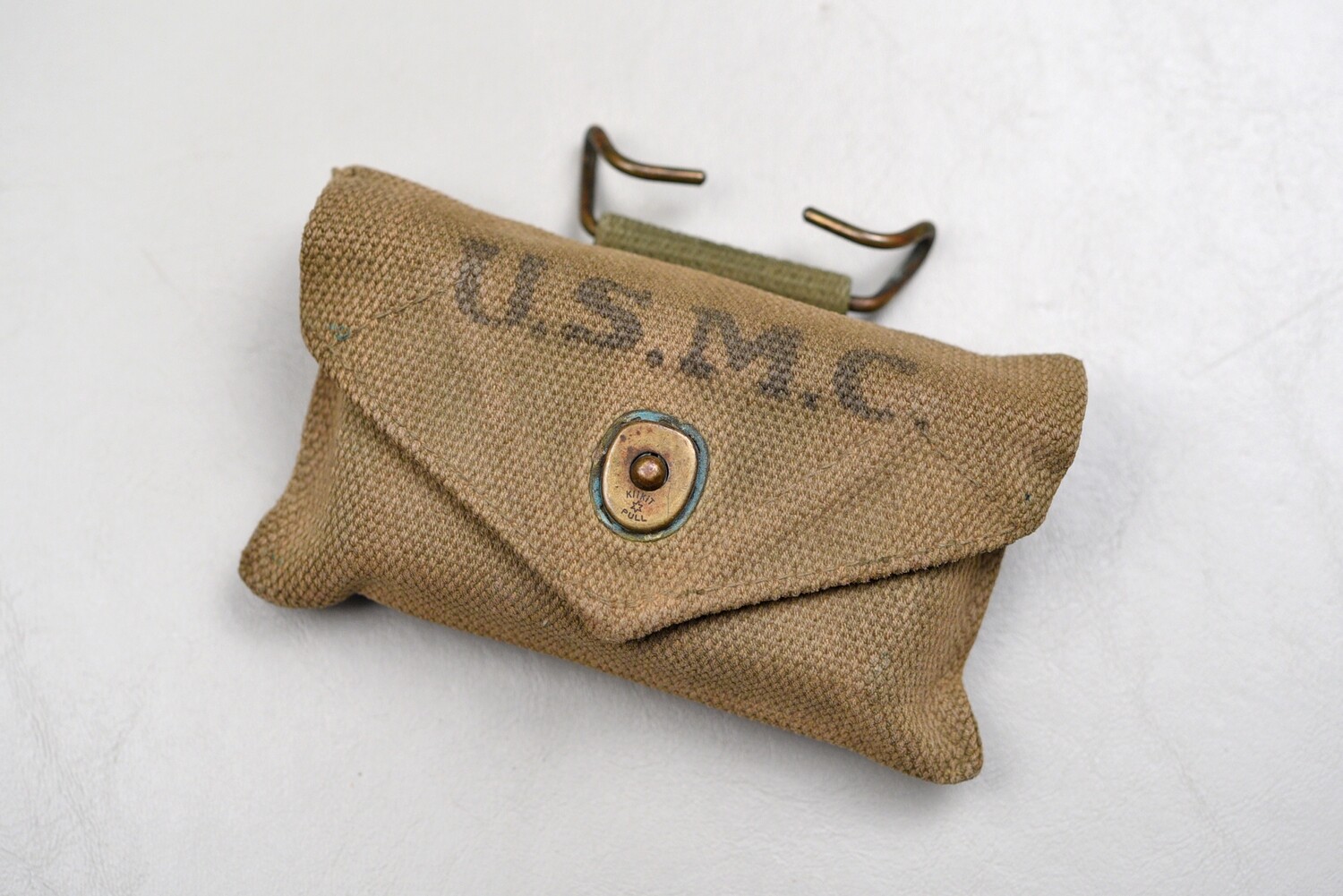 WWII U.S. MARINE CORPS &#39;U.S.M.C.&#39; MARKED FIRST AID CARRIER w/CARLISLE BANDAGE