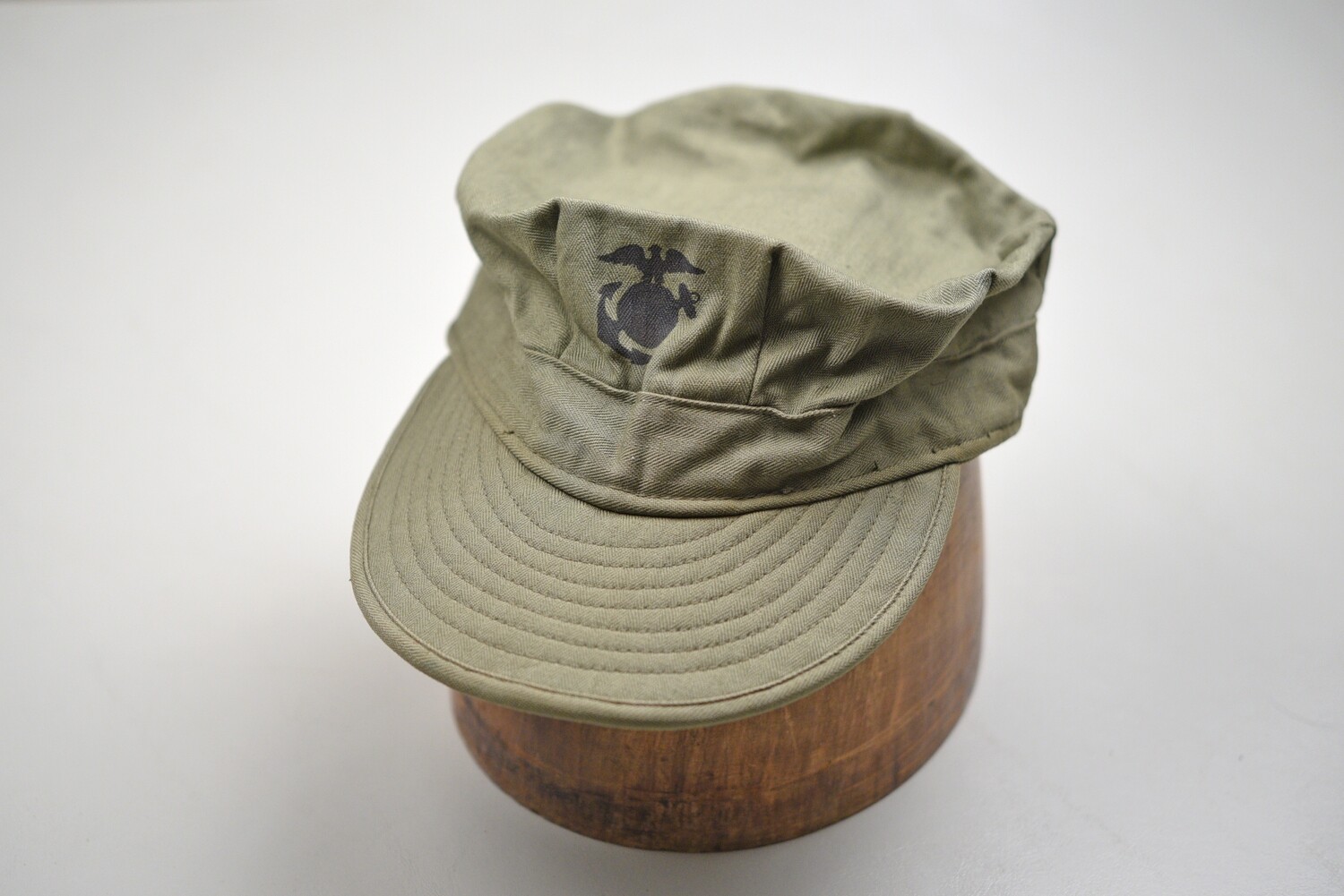 KOREAN WAR U.S. MARINE CORPS HBT UTILITY COVER w/STENCILED EGA