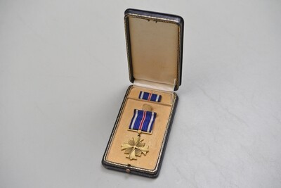 WWII U.S. DISTINGUISHED FLYING CROSS BY BB&B ON SPLIT BROACH - NUMBERED