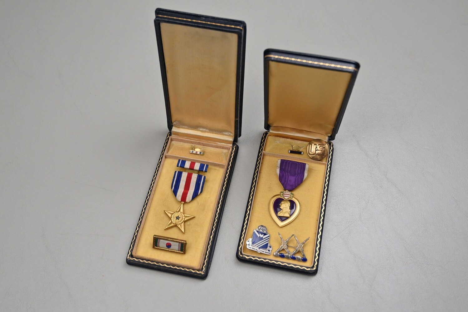 KOREAN WAR U.S. ARMY SILVER STAR/PURPLE HEART MEDAL GROUP IN CASES NAMED TO WALTER FOWLER