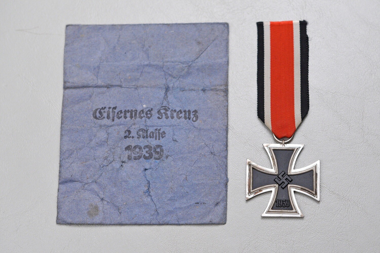 WWII GERMAN 1939 IRON CROSS w/TITLED BLUE PACKET - NEAR MINT