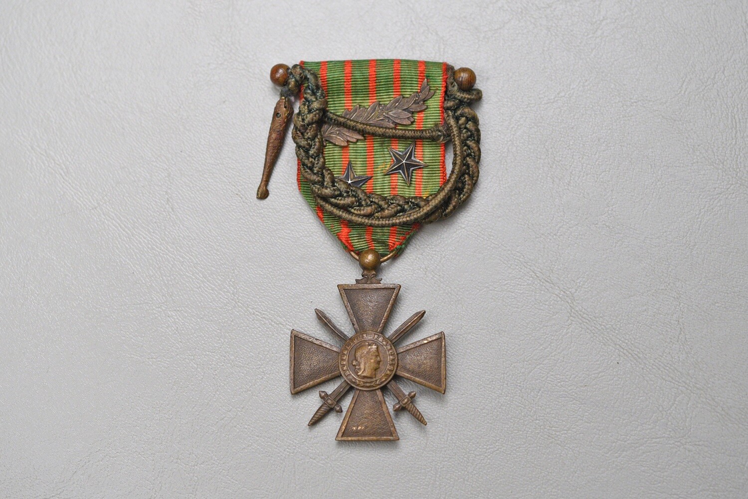 WWI FRENCH CROIX DE GUERRE w/PALM, 2 STARS &amp; FOURRAGERE ON PARADE BAR – 1914-1917