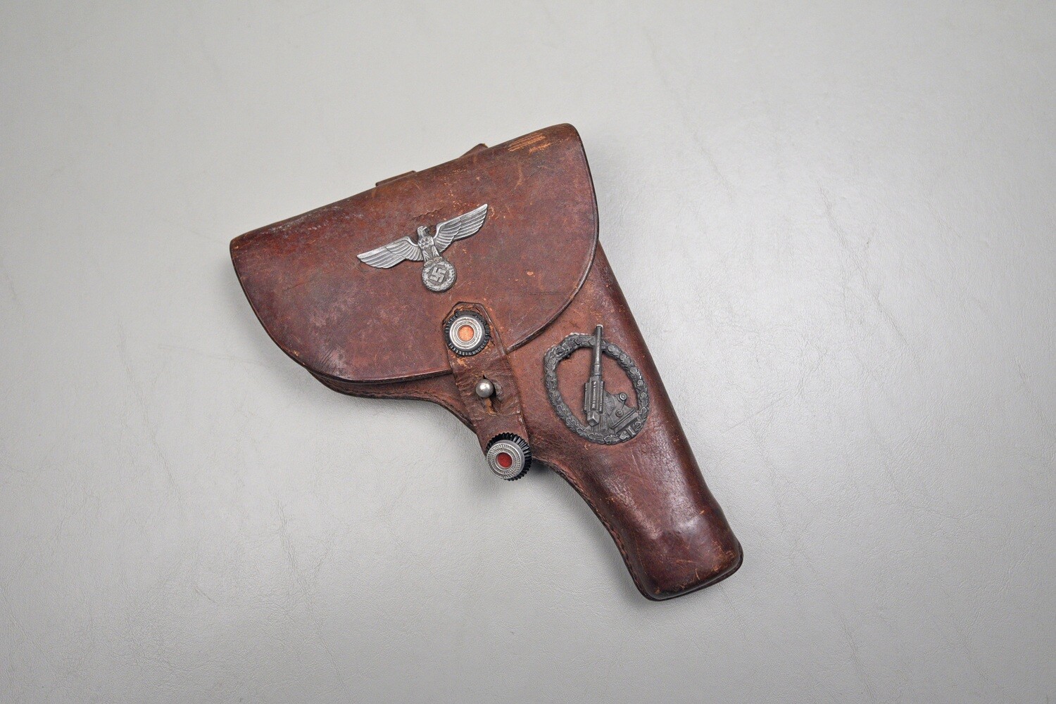 WWII GERMAN 1914 NORWEGIAN KONGSBERG PISTOL HOLSTER - GI DECORATED w/ ARTILLERY BADGE