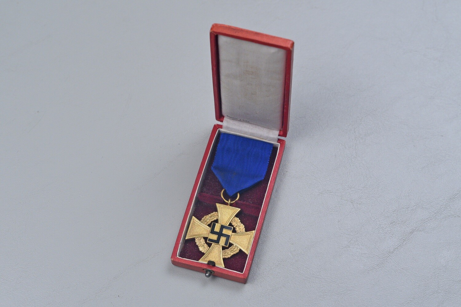 WWII GERMAN 40 YEAR CIVILIAN FAITHFUL SERVICE MEDAL BY DESCHLER - CASED