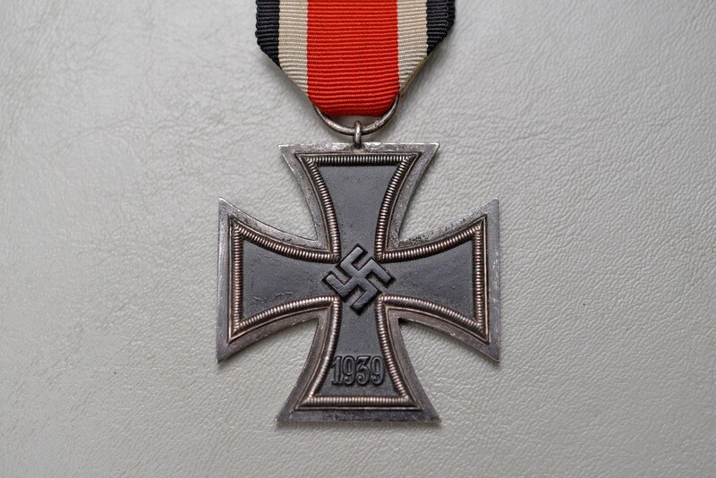 WWII GERMAN 1939 IRON CROSS 2nd CLASS