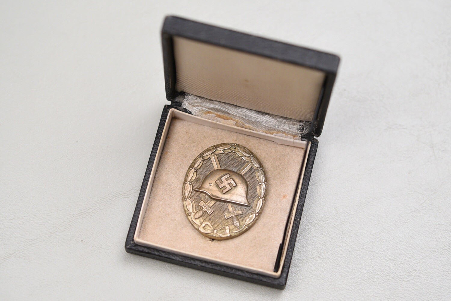 WWII GERMAN MODEL 1939 GOLD WOUND BADGE MARKED &#39;30&#39; - CASED