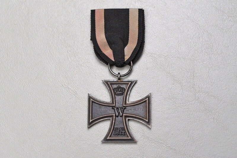 WWI GERMAN PRUSSIAN IRON CROSS 2nd CLASS ON ORIGINAL RIBBON - MARKED 'S-W' WWI GERMAN PRUSSIAN IRON CROSS 2nd CLASS ON ORIGINAL RIBBON - MARKED 'S-W'