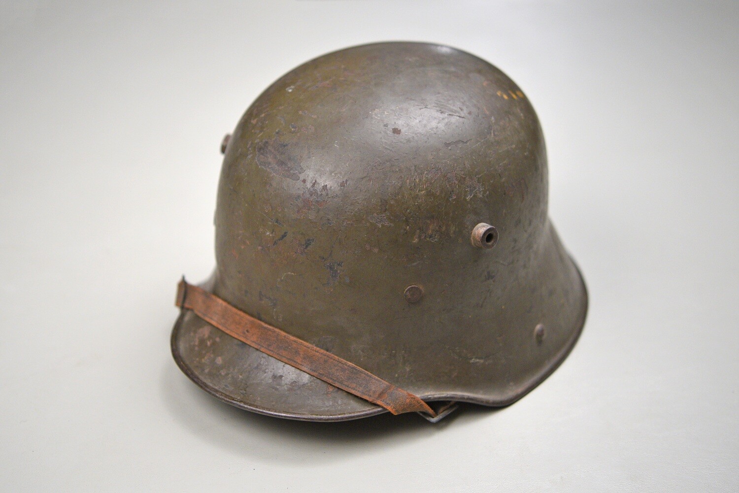 WWI GERMAN M16 STEEL TRENCH HELMET - COMPLETE &amp; ORIGINAL