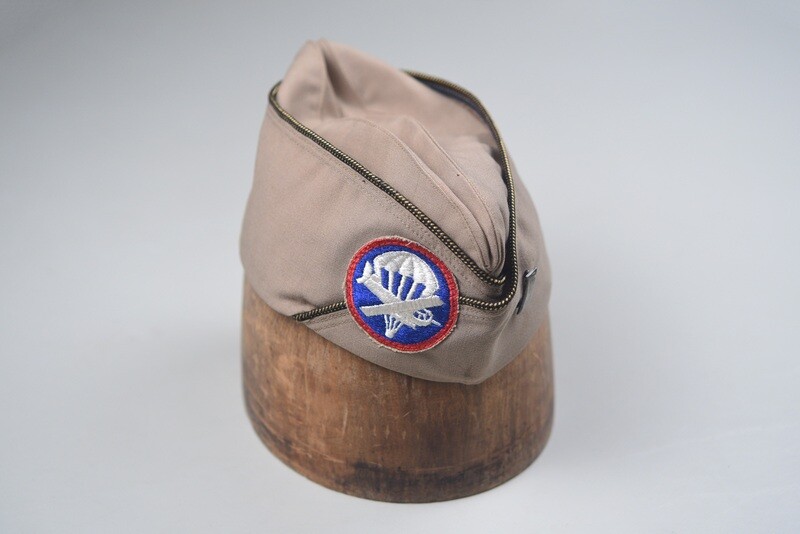 WWII U.S. AIRBORNE OFFICER KHAKI OVERSEAS CAP w/RANK INSIGNIA - PARA/GLIDER