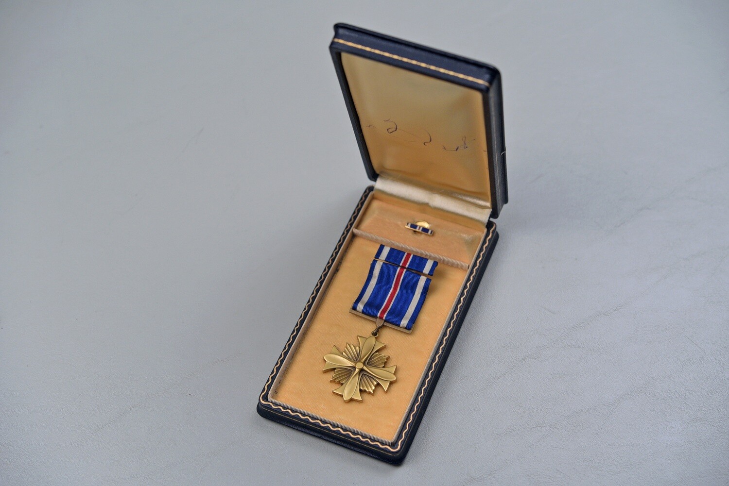 WWII U.S. ARMY AIR CORPS DISTINGUISHED FLYING CROSS - EARLY NUMBERED PIECE