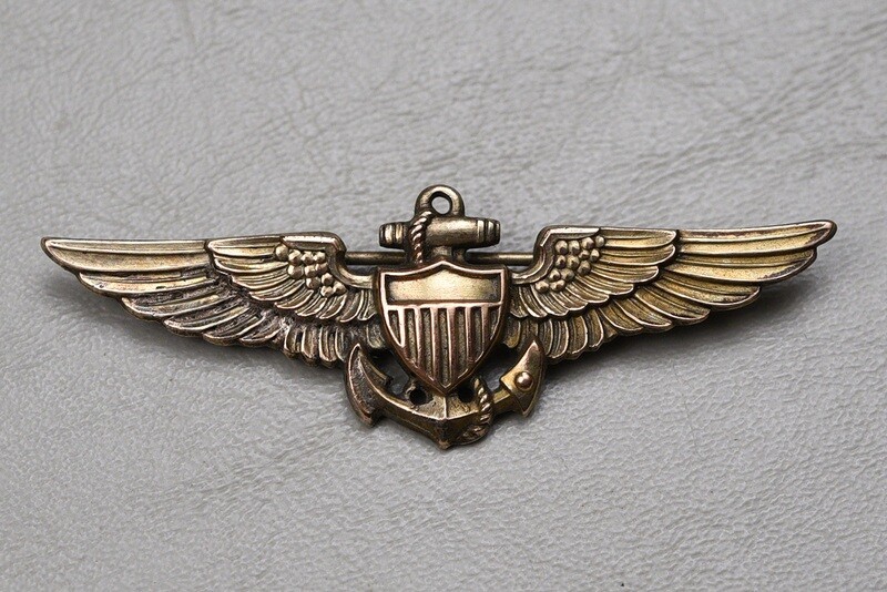 WWII U.S. NAVY/MARINE CORPS PILOT'S WING BY AMICO - PIN BACK, STERLING