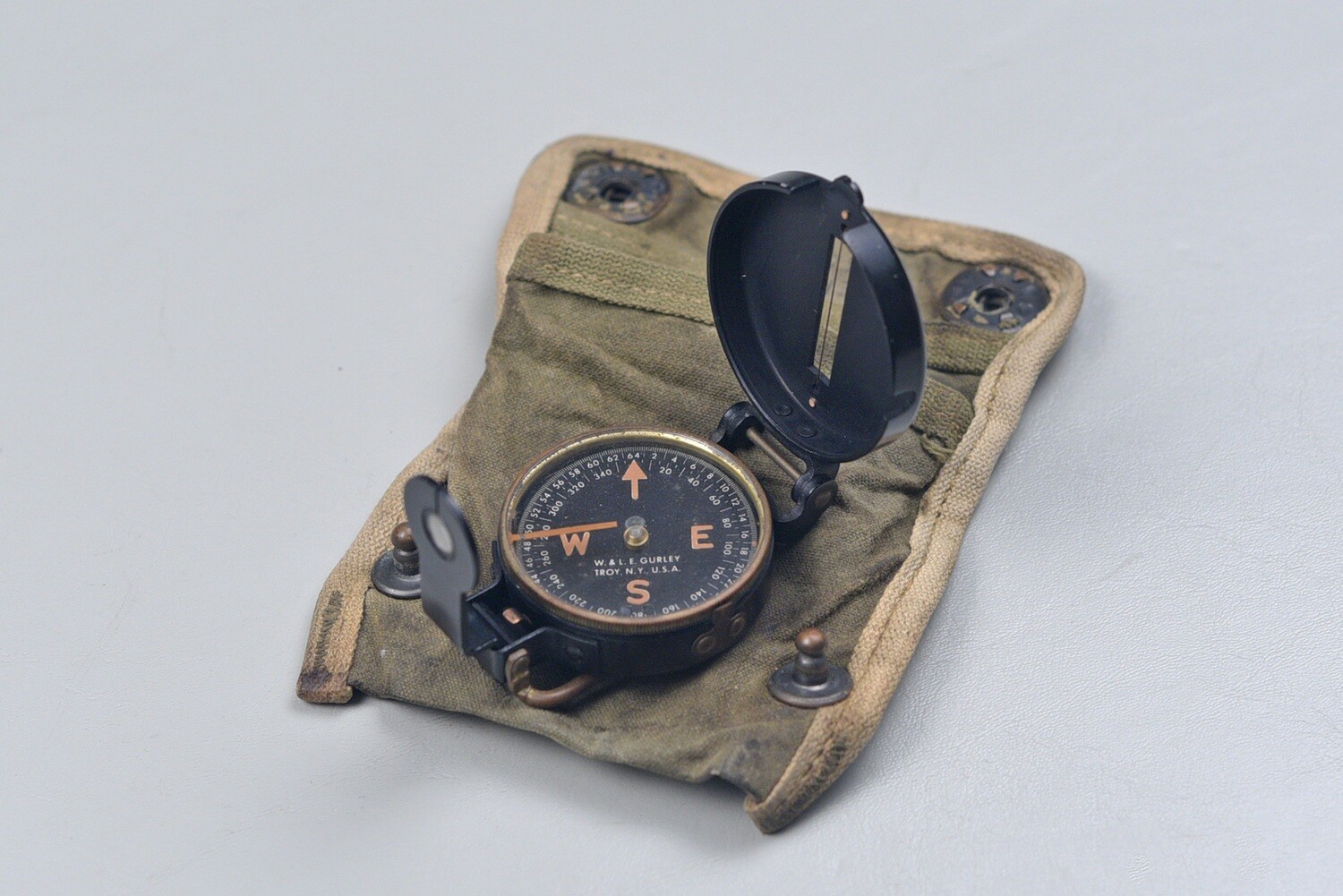WWII U.S. LENSETIC COMPASS IN WATERPROOF CASE