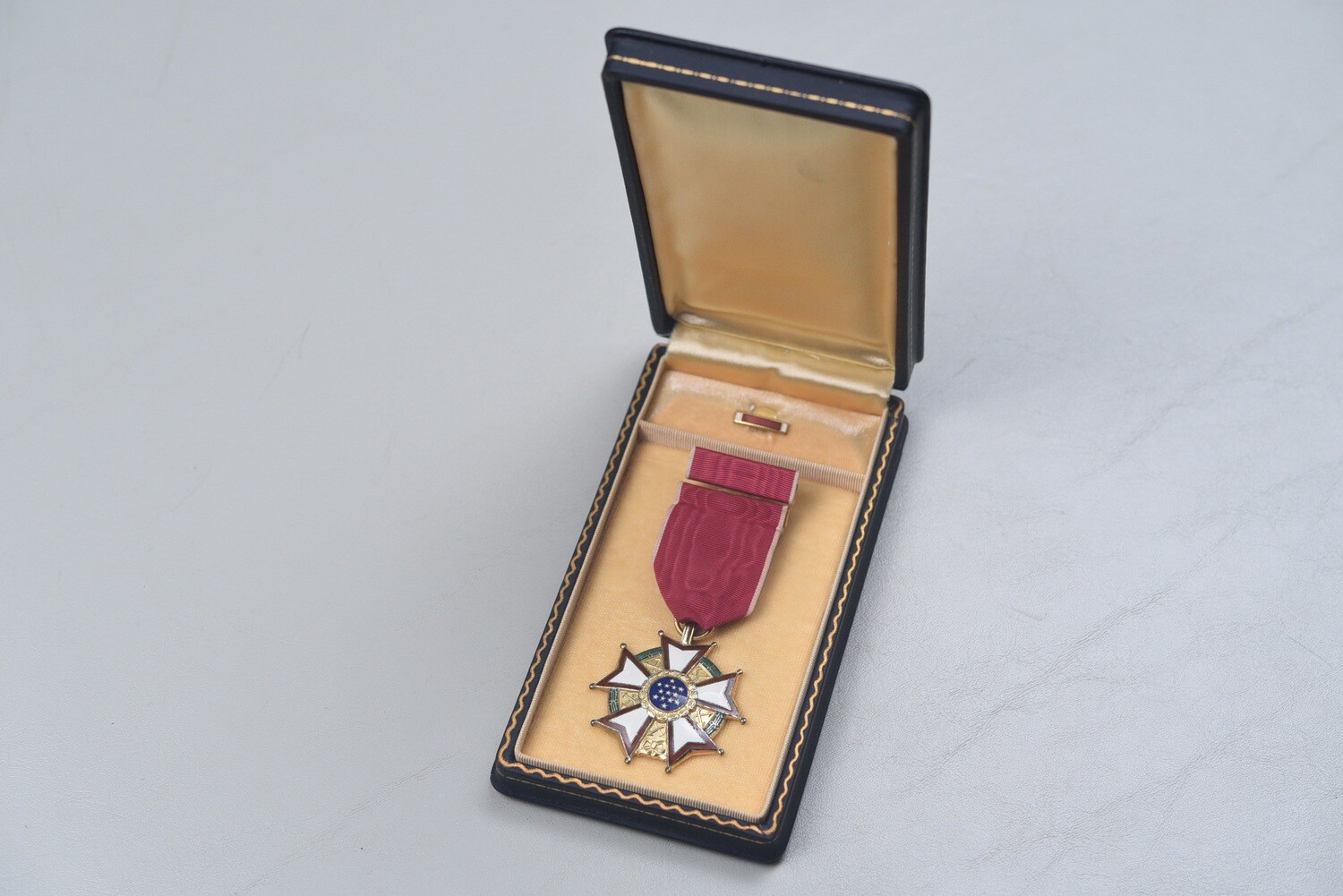 WWII U.S. LEGION OF MERIT MEDAL SET IN BLACK LEATHERETTE CASE - EARLY WRAP BROACH