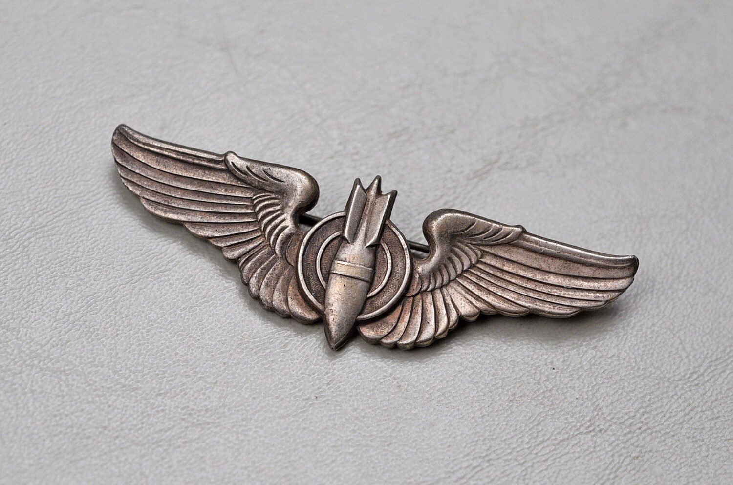 WWII U.S. ARMY AIR CORPS BOMBARDIER WING - PIN BACK, STERLING