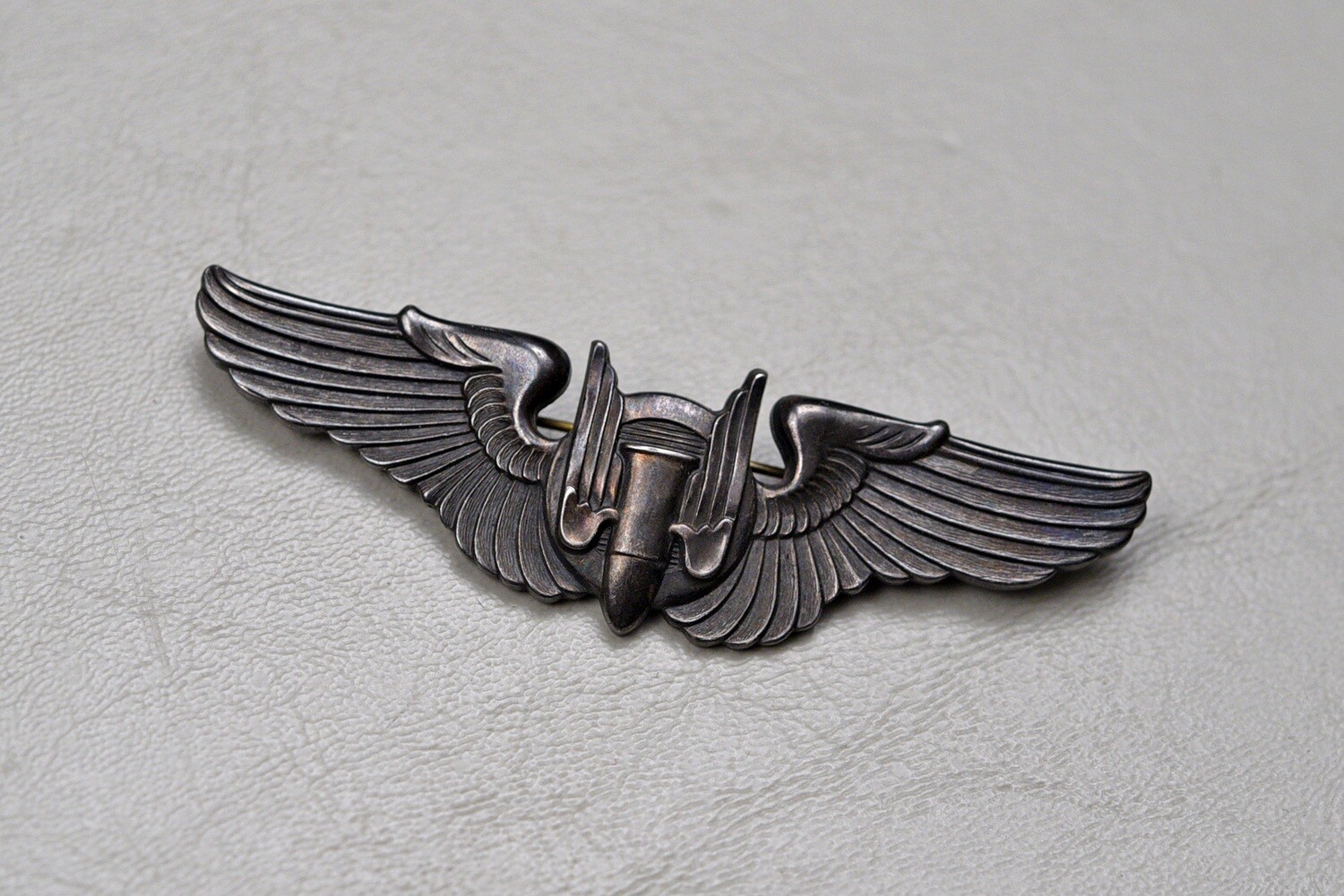 WWII U.S. ARMY AIR CORPS AIR GUNNER WING - PINBACK, STERLING