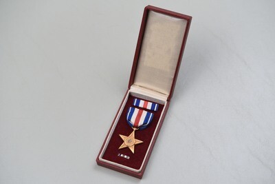 WWII U.S. NAVY/MARINE CORPS SILVER STAR IN EARLY RED CASE