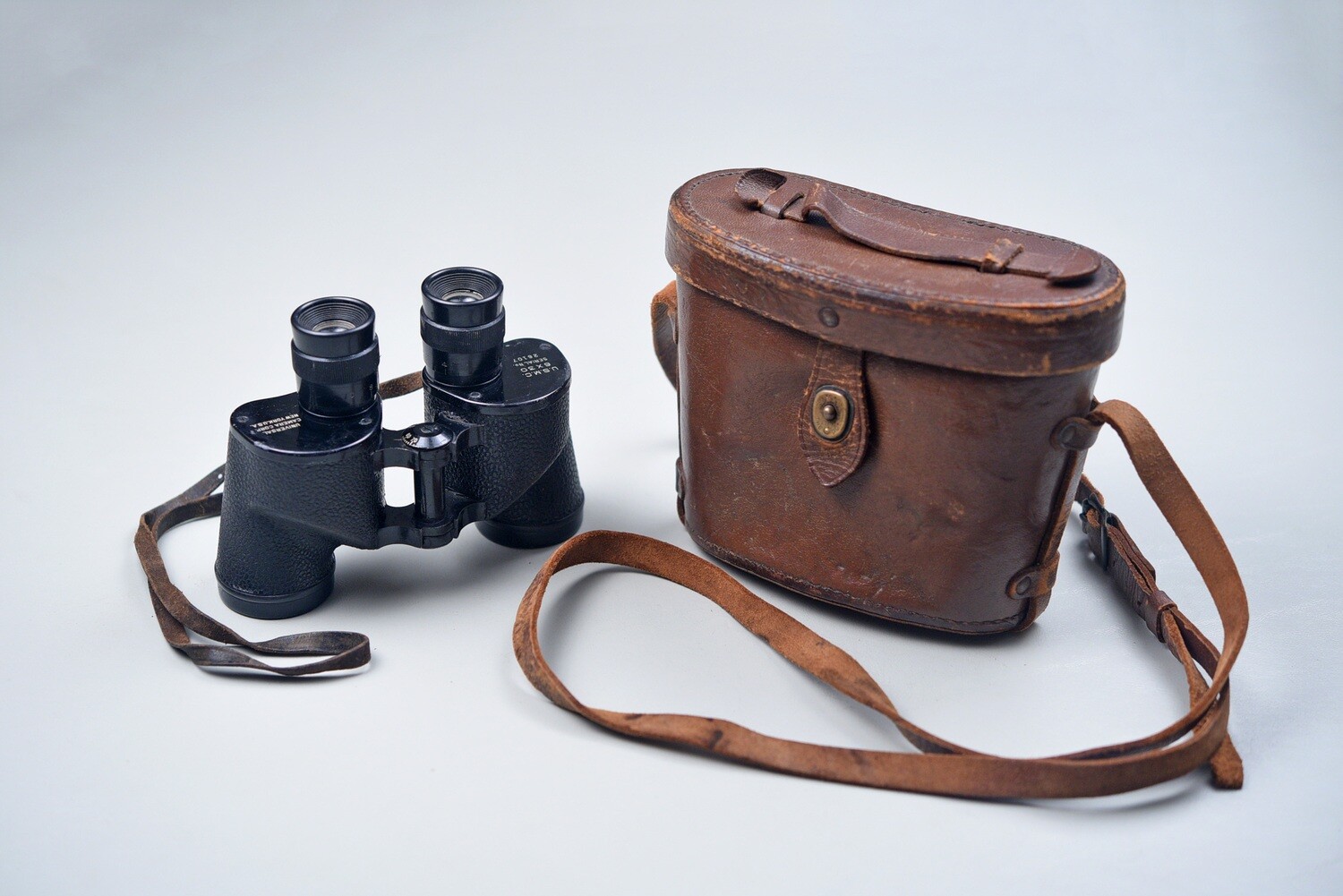 WWII U.S. MARINE CORPS 6 X 30 FIELD GLASSES IN LEATHER CASE - EXCELLENT OPTICS