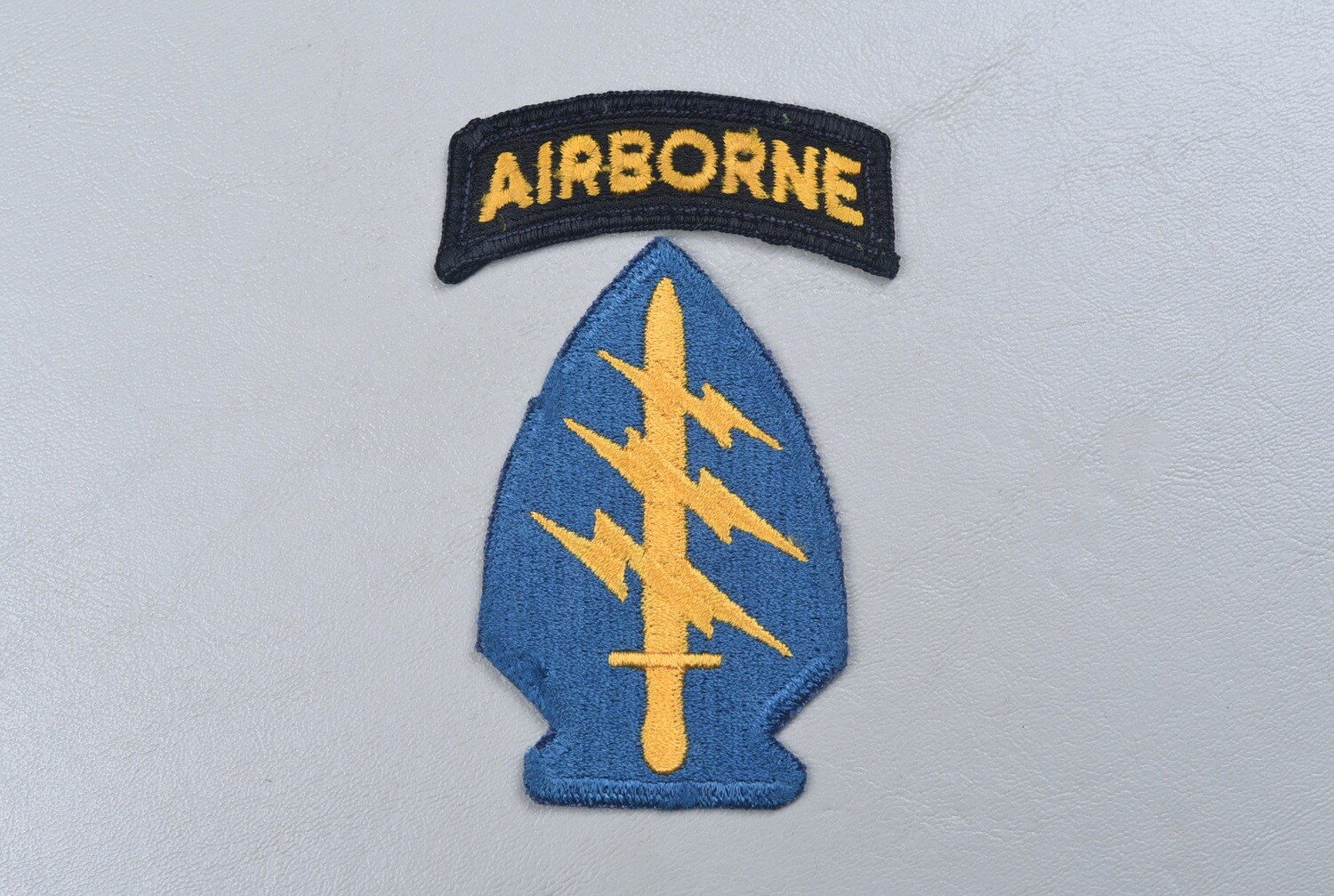 VIETNAM WAR SPECIAL FORCES SHOULDER PATCH w/BLACK 'AIRBORNE' ARC