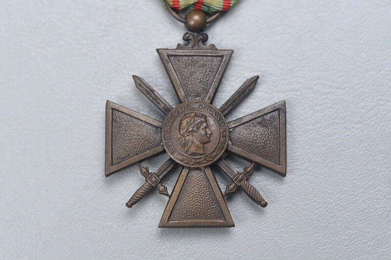WWII FRENCH CROIX DE GUERRE 1939-1940 w/STAR