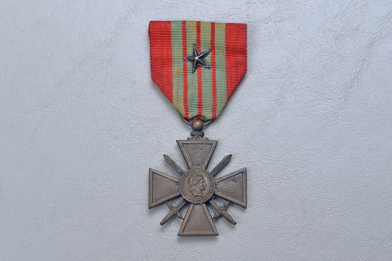 WWII FRENCH CROIX DE GUERRE 1939-1940 w/STAR WWII FRENCH CROIX DE GUERRE 1939-1940 w/STAR