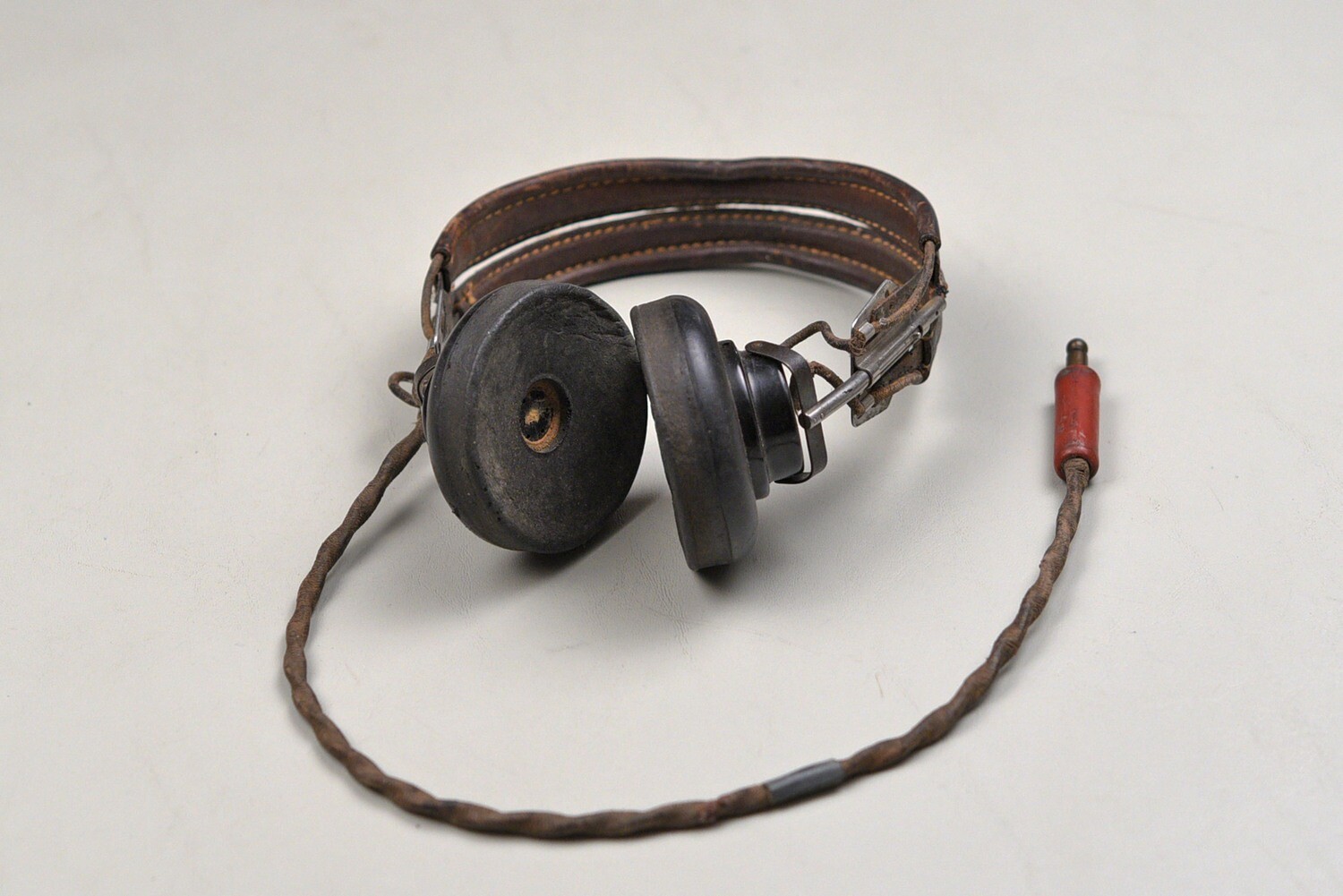 WWII U.S. ARMY AIR CORPS HEADPHONES - ANB - H-1