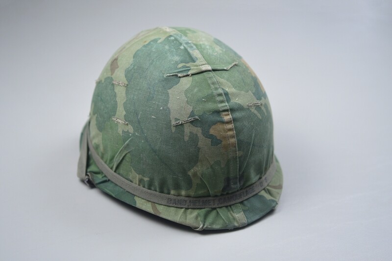 VIETNAM M1 PARATROOPER OFFICER'S HELMET w/MITCHELL CAMOUFLAGE COVER & HELMET BAND