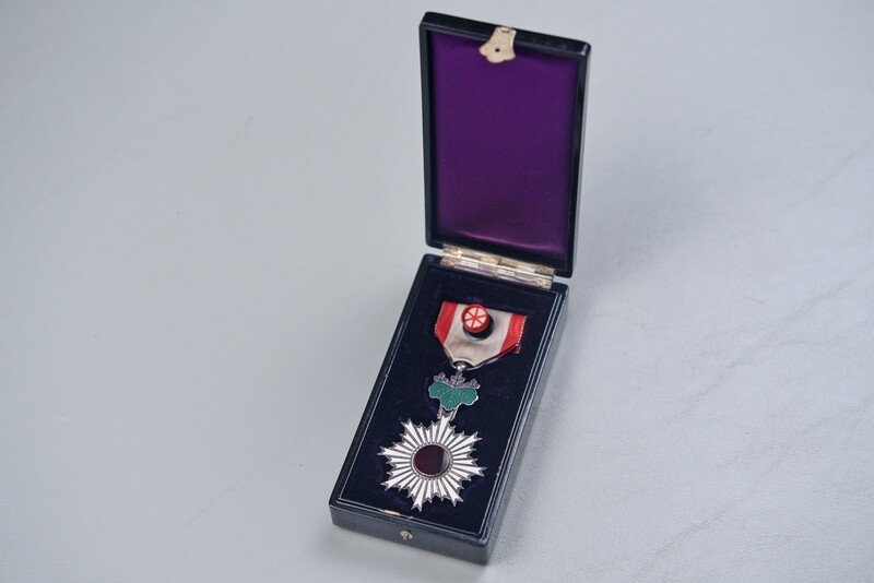 WWII JAPANESE ORDER OF THE RISING SUN, 6th CLASS IN TITLED CASE