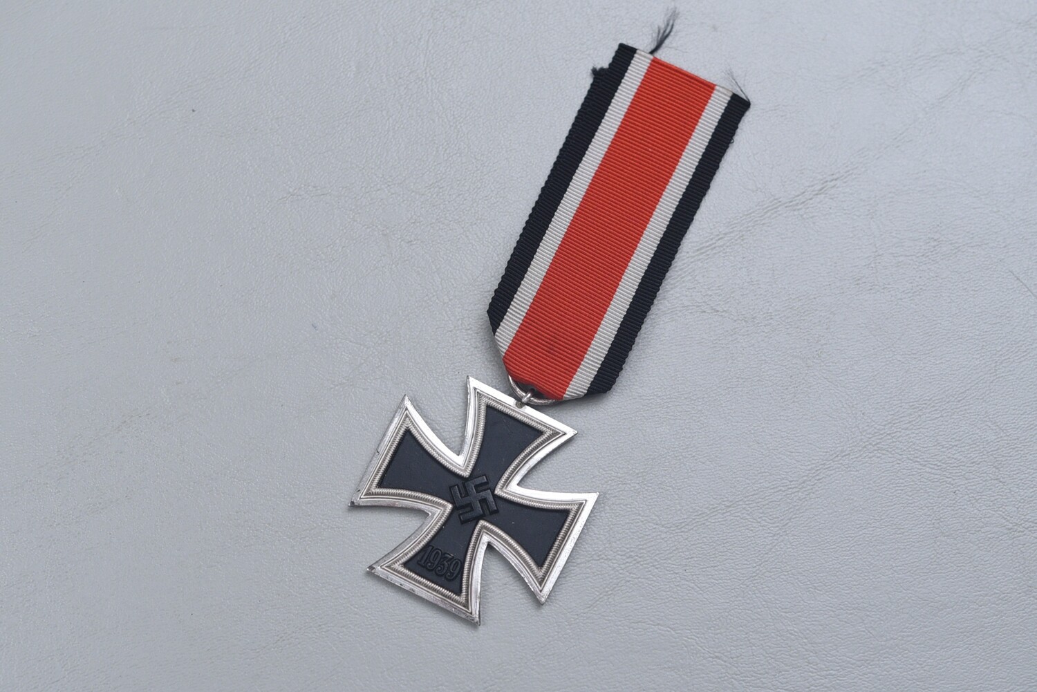 WWII GERMAN 1939 IRON CROSS 2nd CLASS w/FROSTED BEAD - MINT