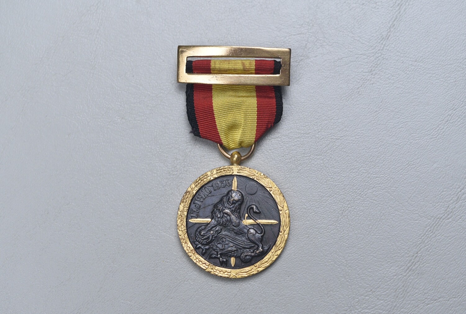 WWII GERMAN SPANISH CIVIL WAR CAMPAIGN MEDAL w/BROACH