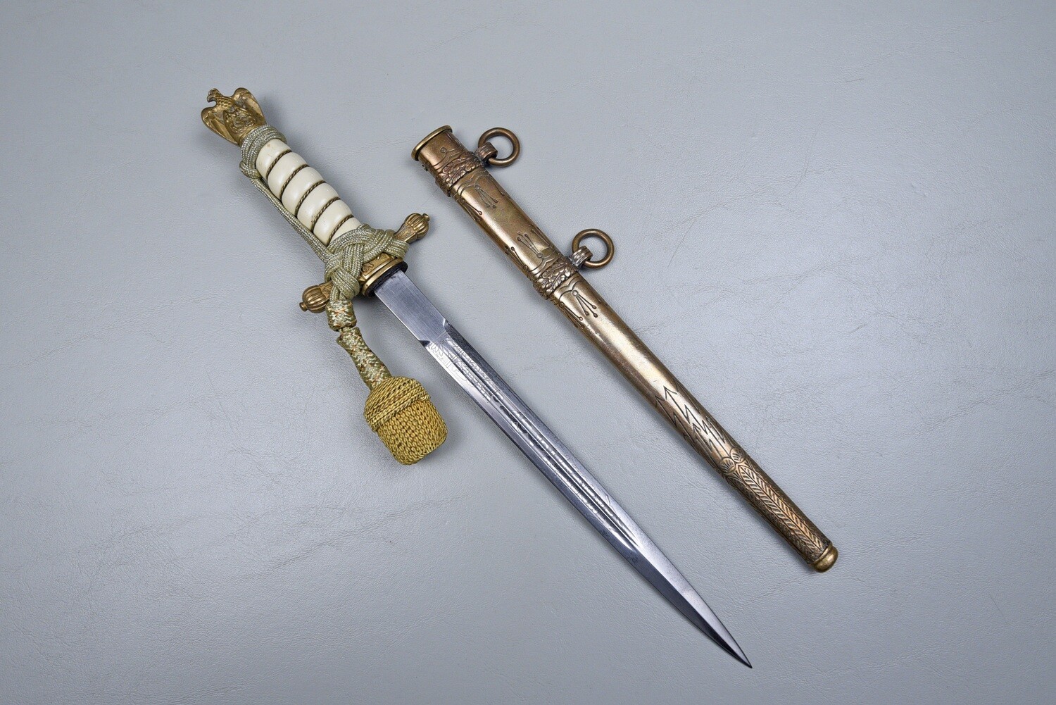 WWII GERMAN KRIEGSMARINE OFFICERS DAGGER w/GOLD KNOT BY WEYERSBERG