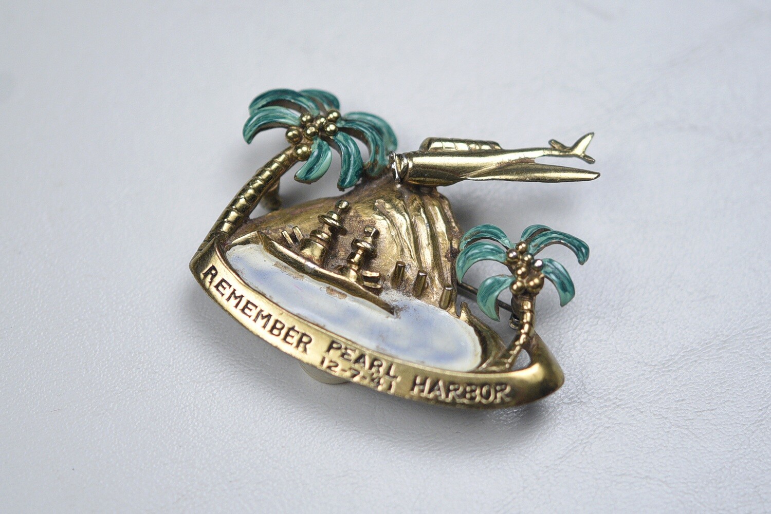 WWII U.S. REMEMBER PEARL HARBOR BROACH