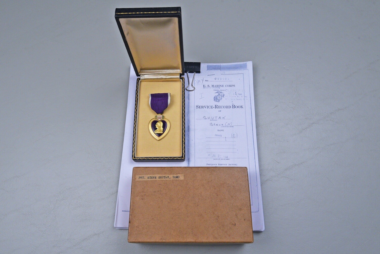 WWII U.S. MARINE CORPS TYPE II PURPLE HEART IN CASE NAMED TO KIA OKINAWA