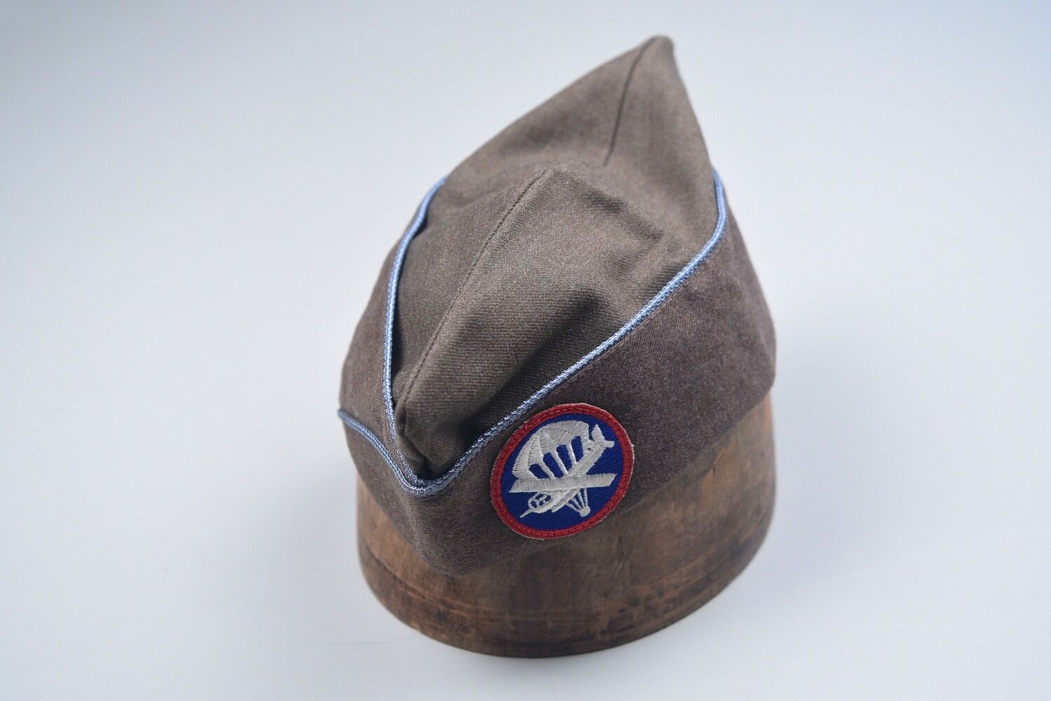 WWII U.S. AIRBORNE ENLISTED OD WOOL OVERSEAS CAP FOR INFANTRY
