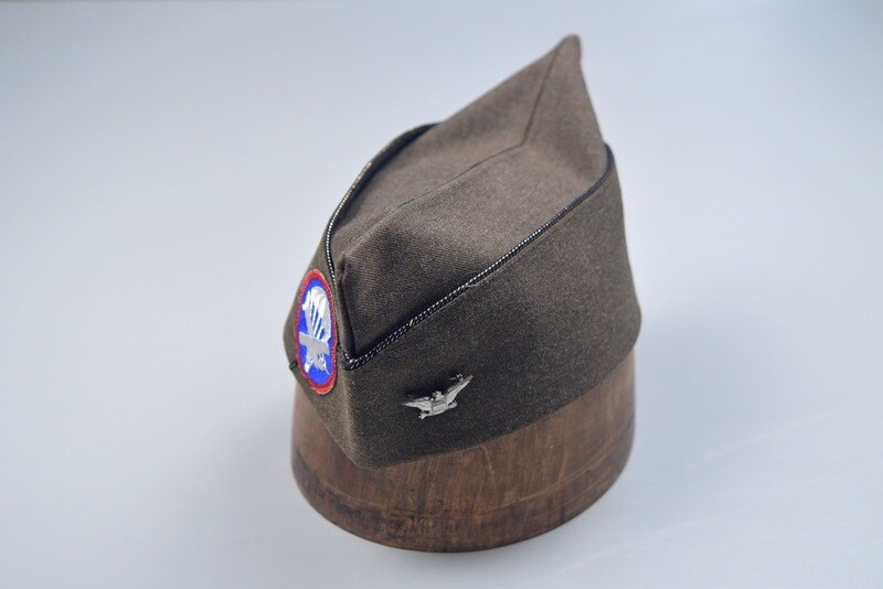 WWII U.S. AIRBORNE OFFICER'S OVERSEAS CAP w/COLONEL'S WAR EAGLE INSIGNIA
