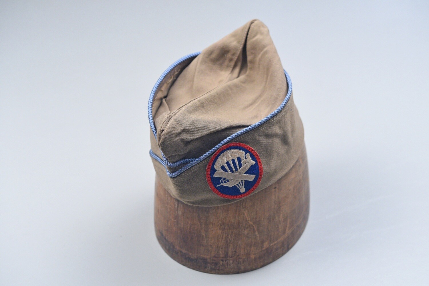 WWII U.S. AIRBORNE ENLISTED KHAKI OVERSEAS CAP FOR INFANTRY