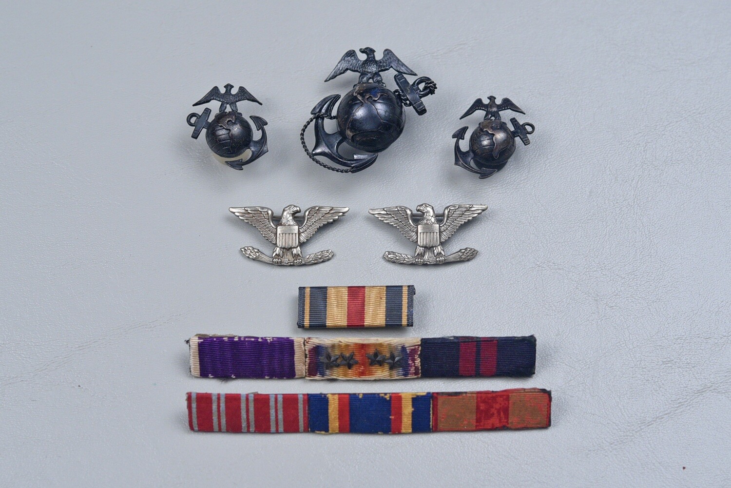 WWII U.S. MARINE CORPS OFFICER INSIGNIA &amp; RIBBON BAR GROUP