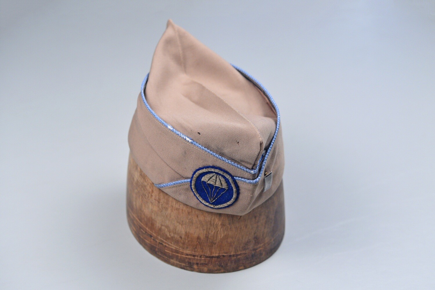 WWII U.S. AIRBORNE PIR OFFICER&#39;S KHAKI OVERSEAS CAP w/ENGLISH MADE BULLION PATCH