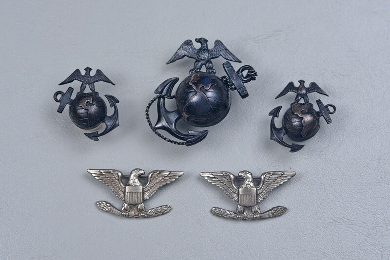 WWII U.S. MARINE CORPS OFFICER INSIGNIA & RIBBON BAR GROUP