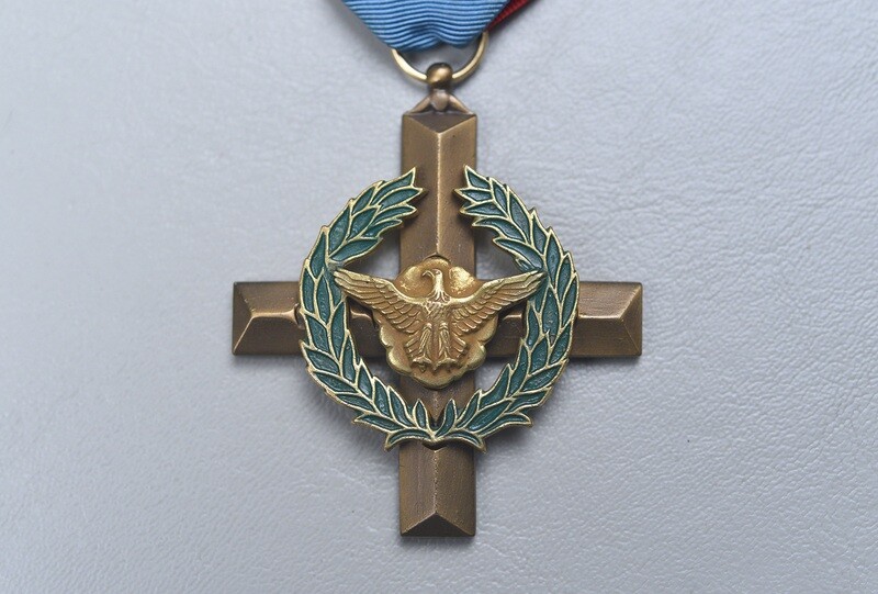 VIETNAM WAR U.S. AIR FORCE CROSS – PERIOD ISSUE